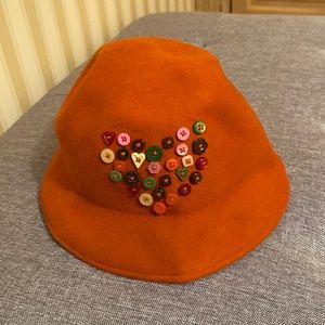 Adorable Gymboree Pumpkin orange Cloche hat with heart buttons